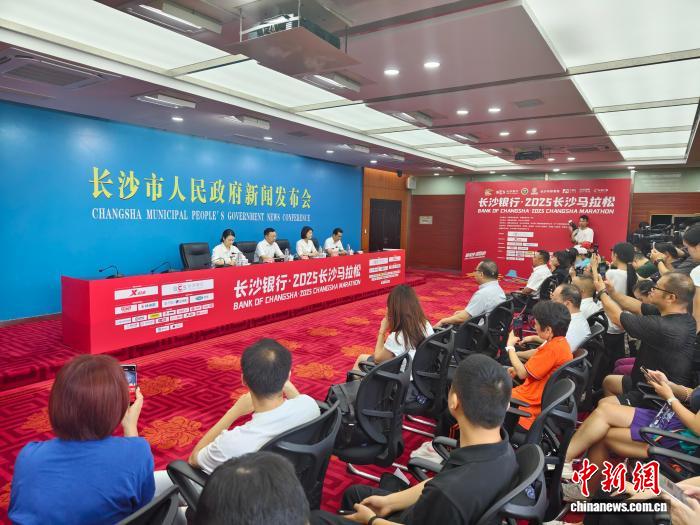 2025长沙马拉松赛事启动 赛道优化提升跑者体验