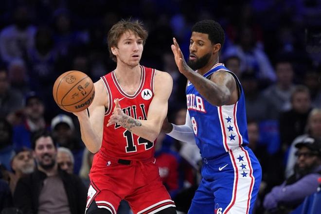 恩比德乔治复出率队狂胜公牛 76人轰157分终结4连