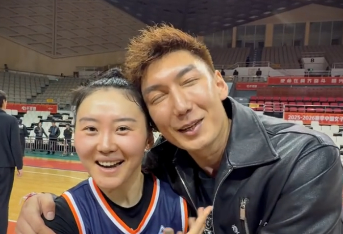 新疆女篮力克山东挺进四强 武桐桐神勇表现助队