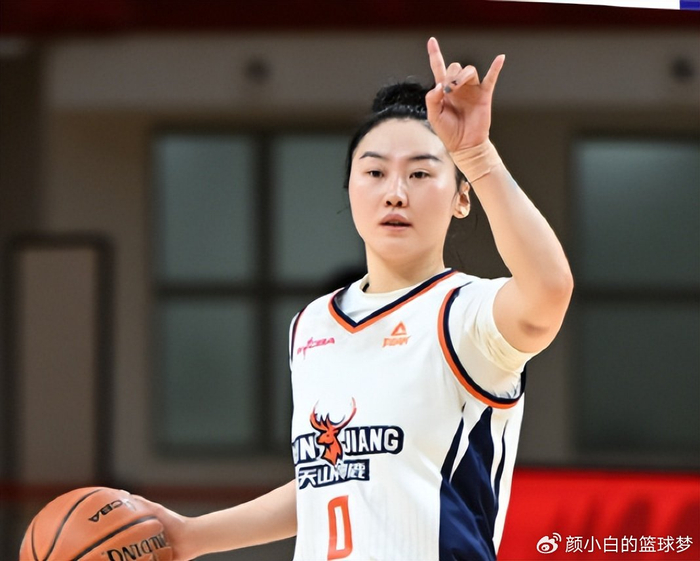 新疆女篮力克山东挺进四强 武桐桐神勇表现助队