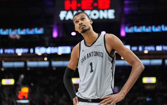 东契奇腿筋伤势冲击湖人季后赛格局，建队策略