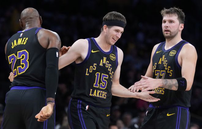 东契奇腿筋伤势冲击湖人季后赛格局，建队策略