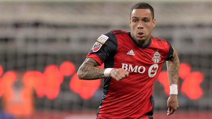 五位荷兰球星高开低走：天赋未兑现的遗憾旅程